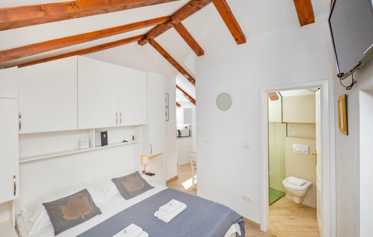 Walls Apartment